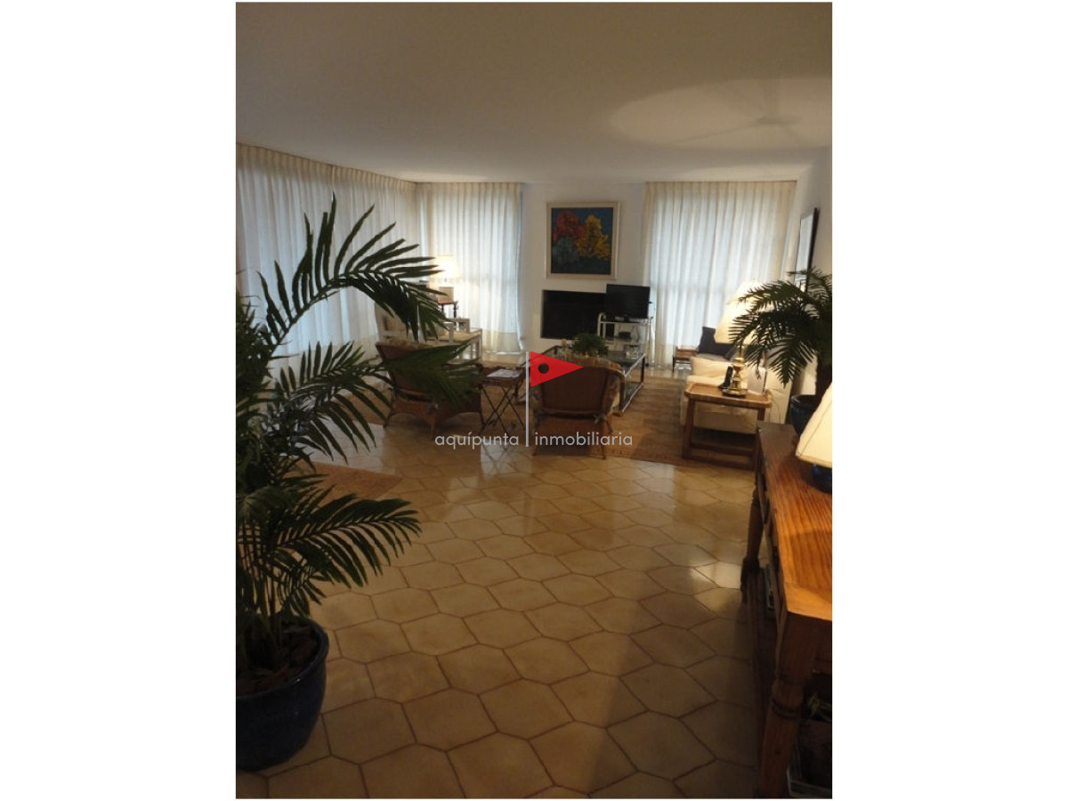 Apartamento ID.32 - Apartamento en Venta – Edificio Brioni, Punta del Este