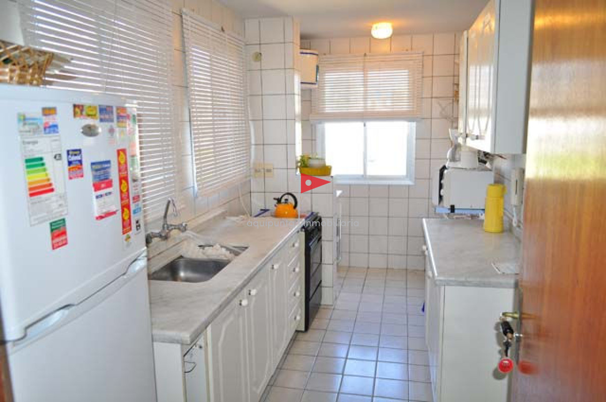 Apartamento ID.62 - Venta Apartamento 3 dormitorios  a  pasos de playa mansa punta del este 