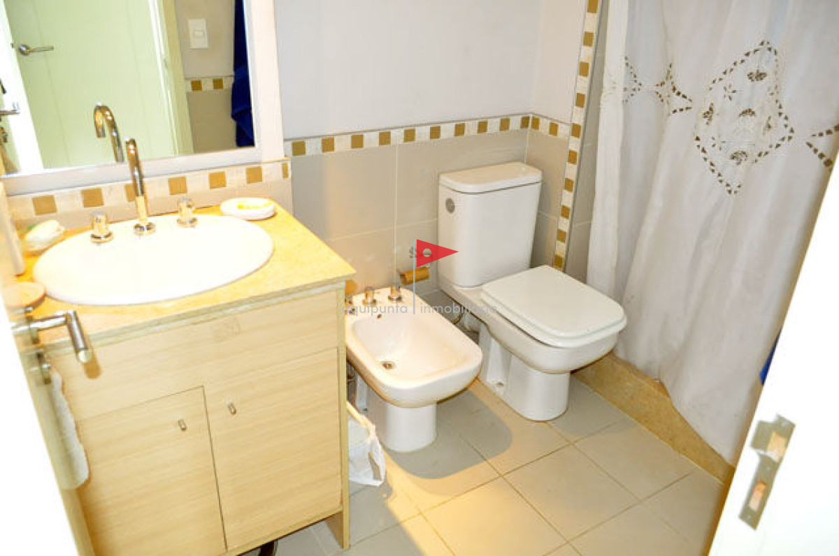 Apartamento ID.38 - Venta apartamento  Punta del Este 2 dormitorios  con Vista al Mar 