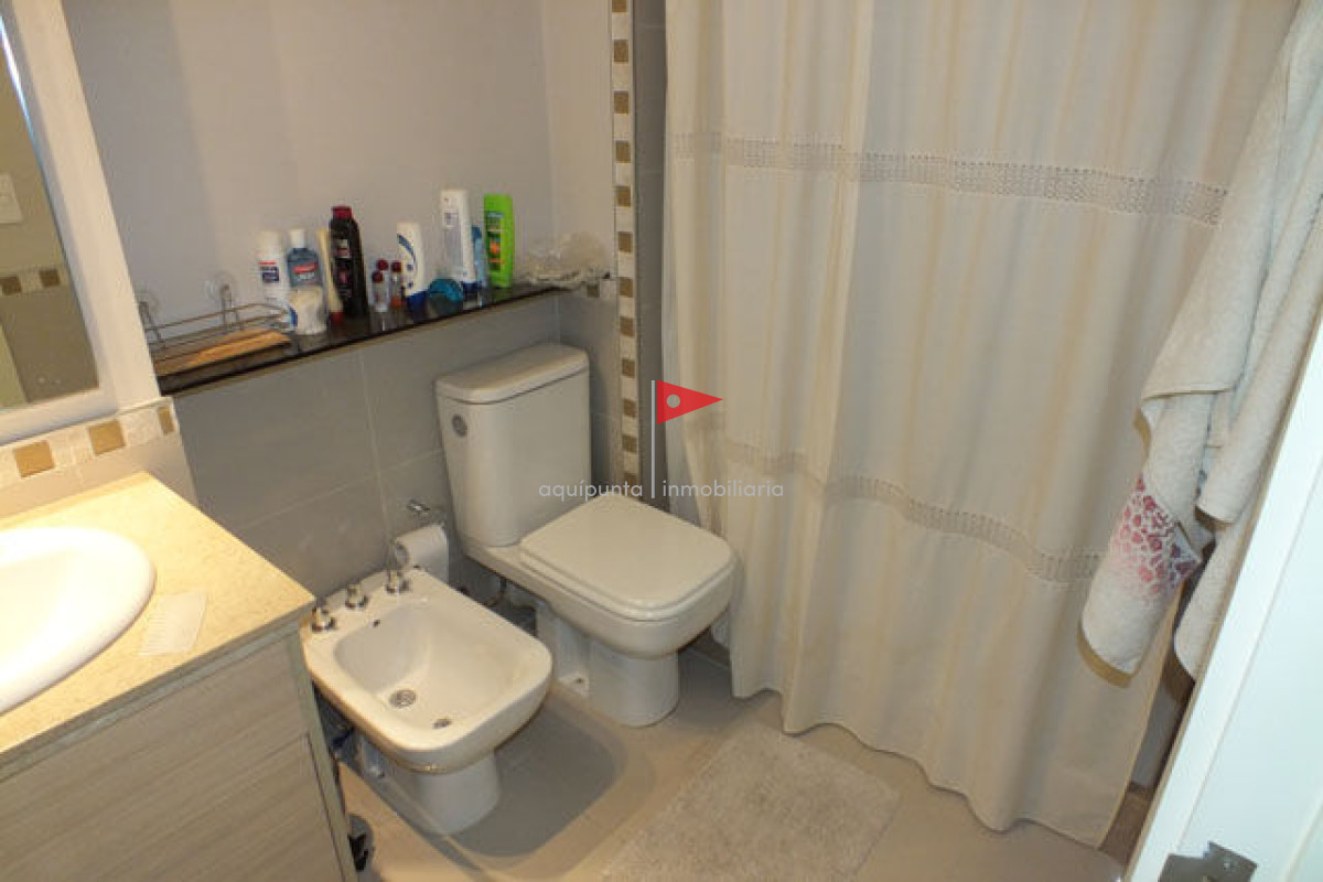 Apartamento ID.38 - Venta apartamento  Punta del Este 2 dormitorios  con Vista al Mar 