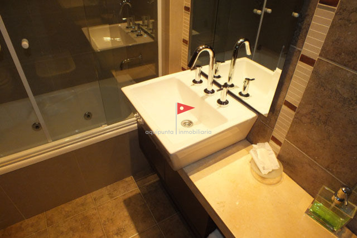 Apartamento ID.155 - Apartamento en Mansa, 2 dormitorios  con parrillero