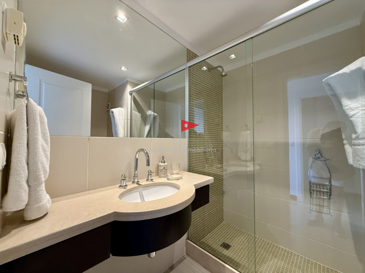 Apartamento ID.63 - Venta apartamento Punta del Este torre lobos 3 dormitorios 