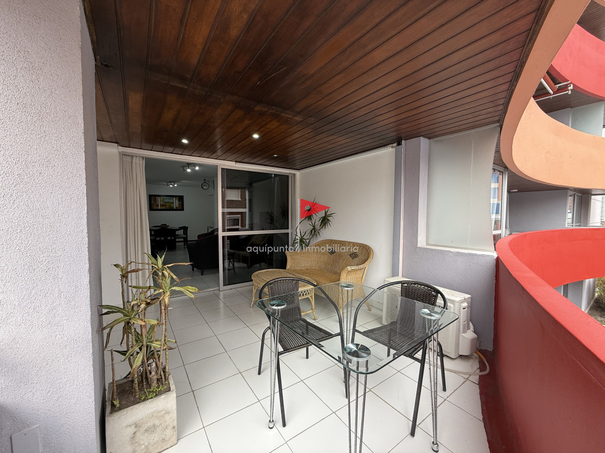 Apartamento ID.48 - Venta apartamento punta del este 2 dormitorios a pasos de playa brava