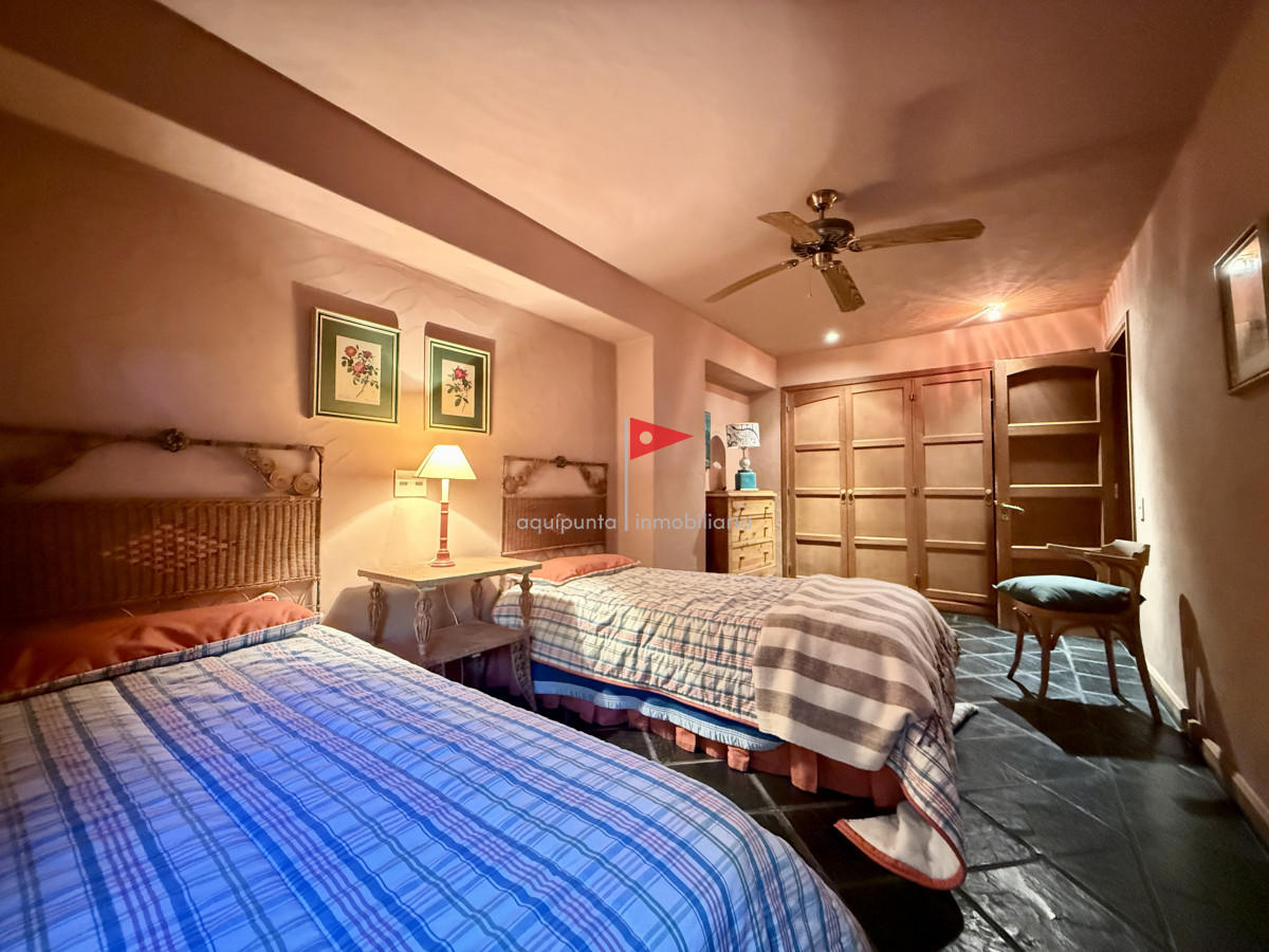 Apartamento ID.83 - Venta Apartamento 4 dormitorios en Marina del Este  Punta Ballena