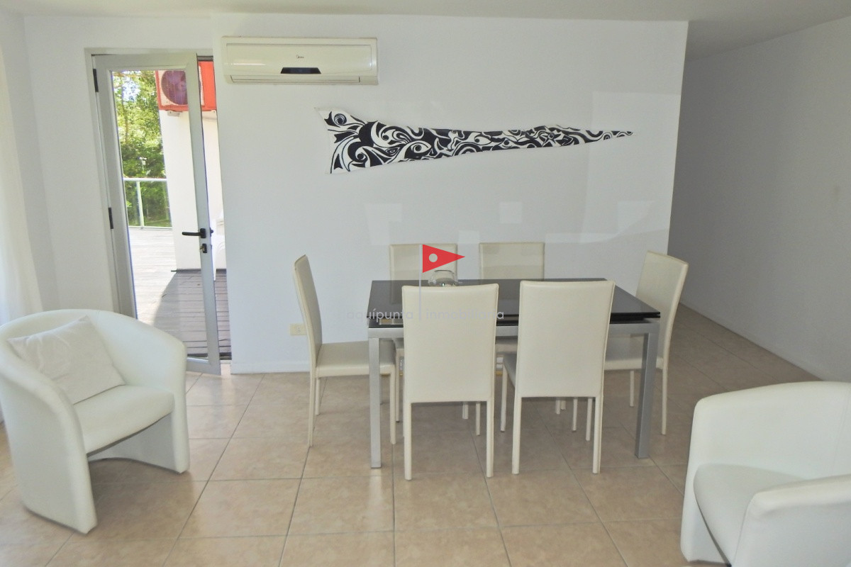 Apartamento ID.269 - Excelente Torre ubicada en la zona de la Brava a 100 metros del océano.  