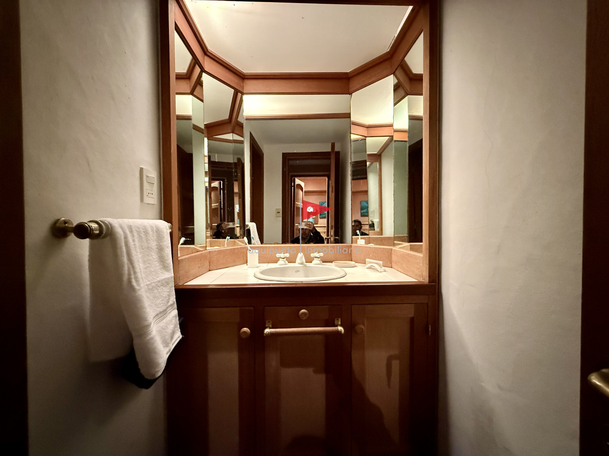 Apartamento ID.83 - Venta Apartamento 4 dormitorios en Marina del Este  Punta Ballena