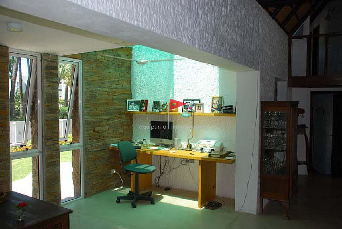 Casa ID.226 - Venta Casa en Lugano, 5 dormitorios *