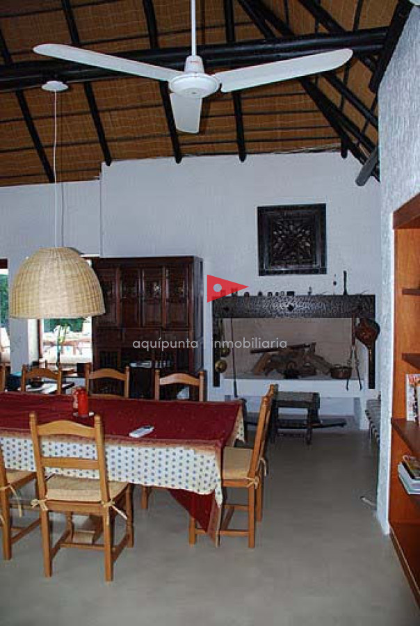 Casa ID.226 - Venta Casa en Lugano, 5 dormitorios *