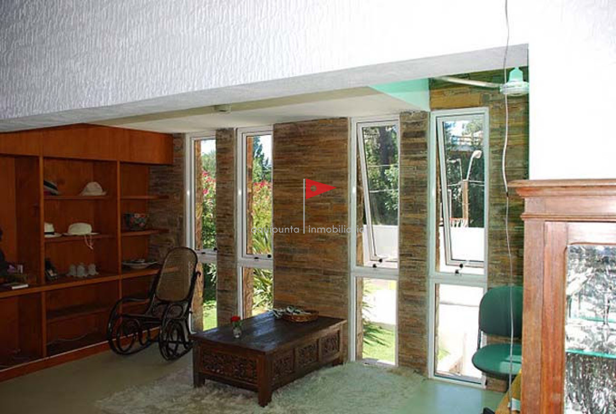 Casa ID.226 - Venta Casa en Lugano, 5 dormitorios *