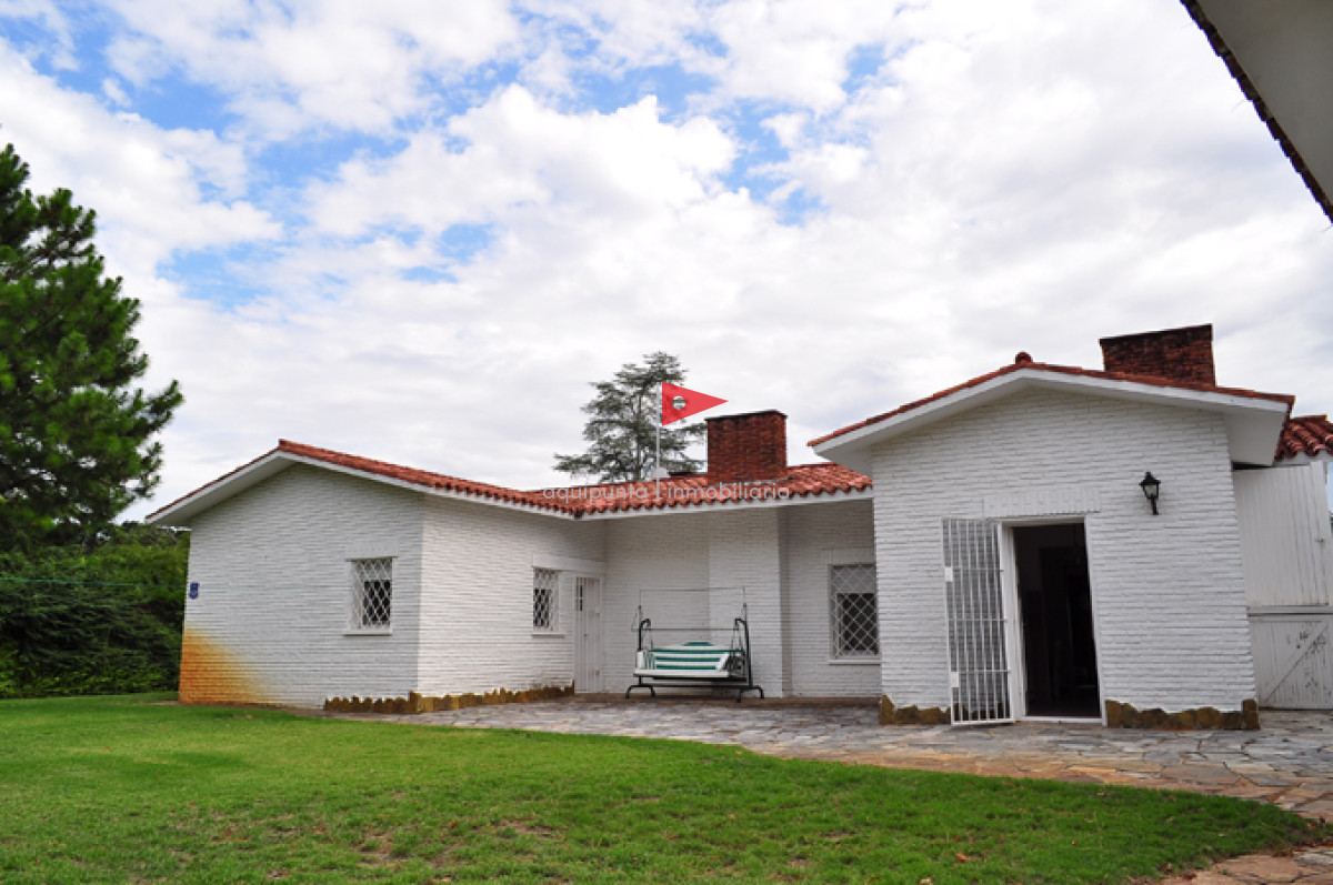 Casa ID.157 - Casa ubicada en Cantegril con lindo terreno