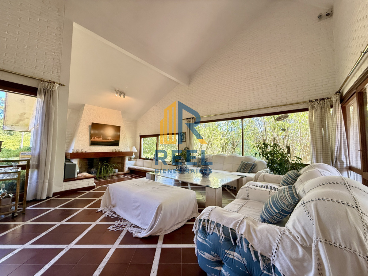 Casa ID.261 - Imponente chalet en venta sobre Av. del Mar  Exclusividad, confort y naturaleza