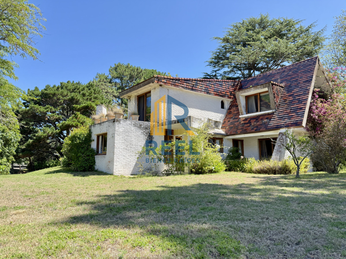 Casa ID.261 - Imponente chalet en venta sobre Av. del Mar  Exclusividad, confort y naturaleza