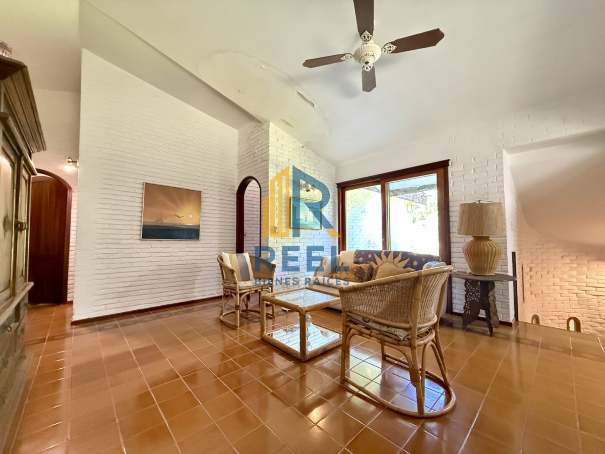 Casa ID.261 - Imponente chalet en venta sobre Av. del Mar  Exclusividad, confort y naturaleza