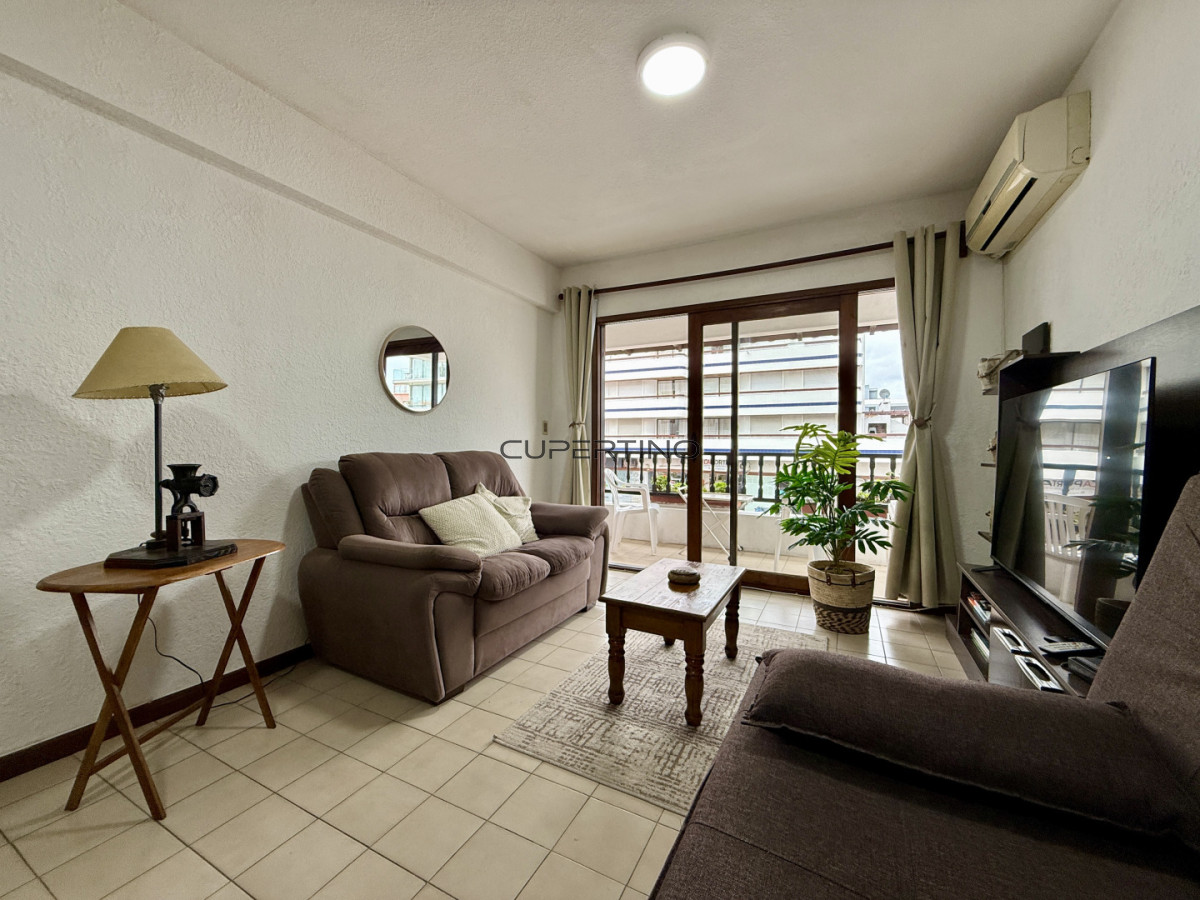 Apartamento ID.3476 - Apartamento en venta en Centro Lafayette sobre la emblemática calle 24 en pleno corazón de Punta del Este