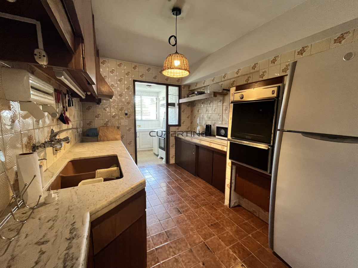 Apartamento ID.3702 - Apartamento de 3 dormitorios primera línea de la playa mansa. Edificio frente al mar