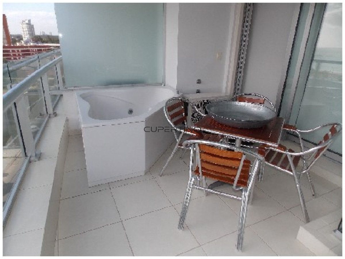Apartamento ID.2241 - Edificio en playa mansa , Punta del Este! 
