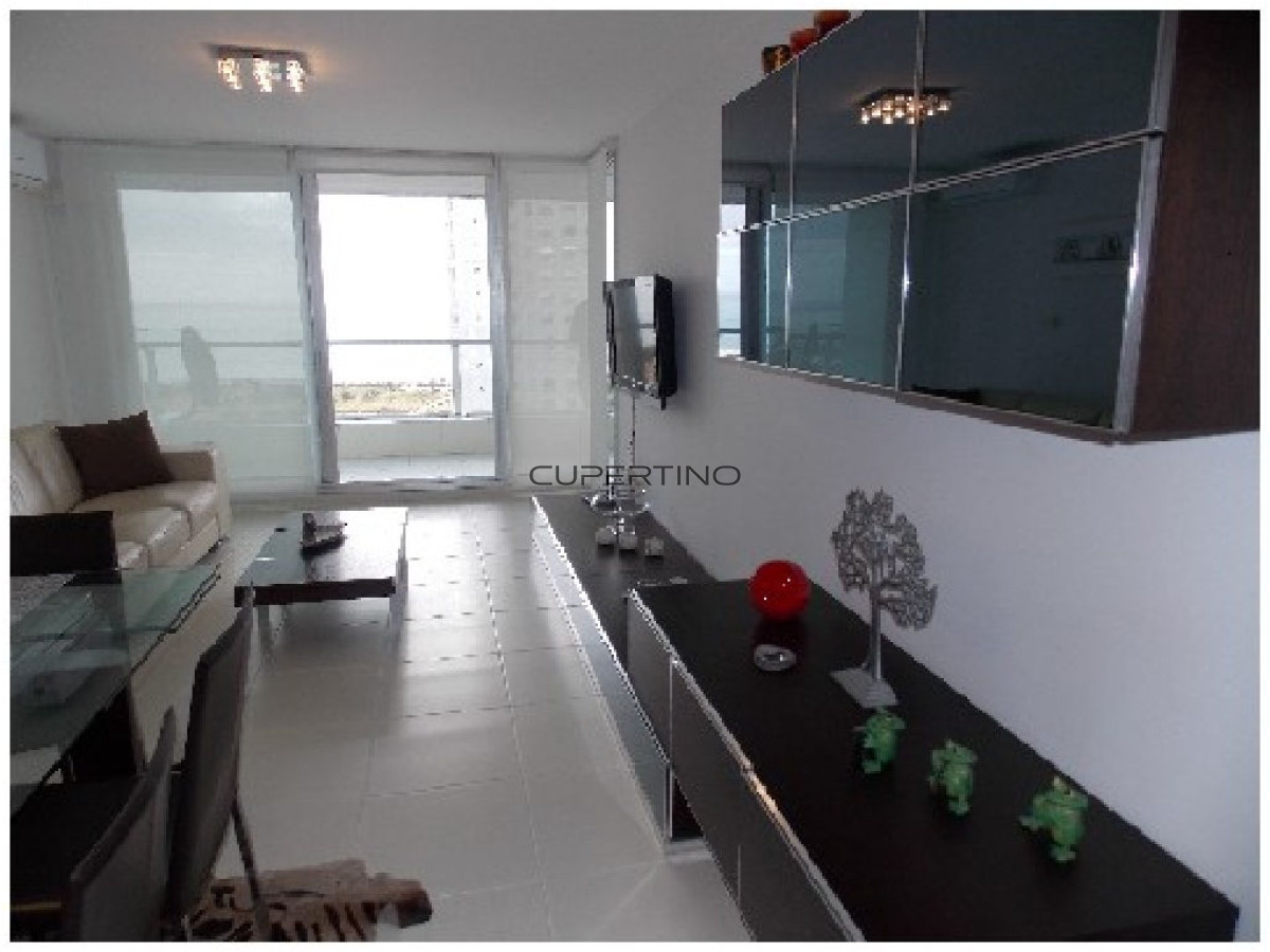 Apartamento ID.2241 - Edificio en playa mansa , Punta del Este! 