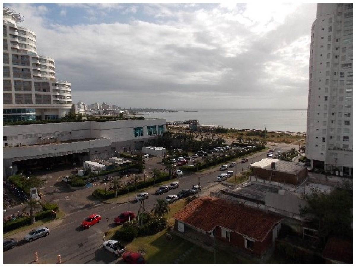 Apartamento ID.2241 - Edificio en playa mansa , Punta del Este! 