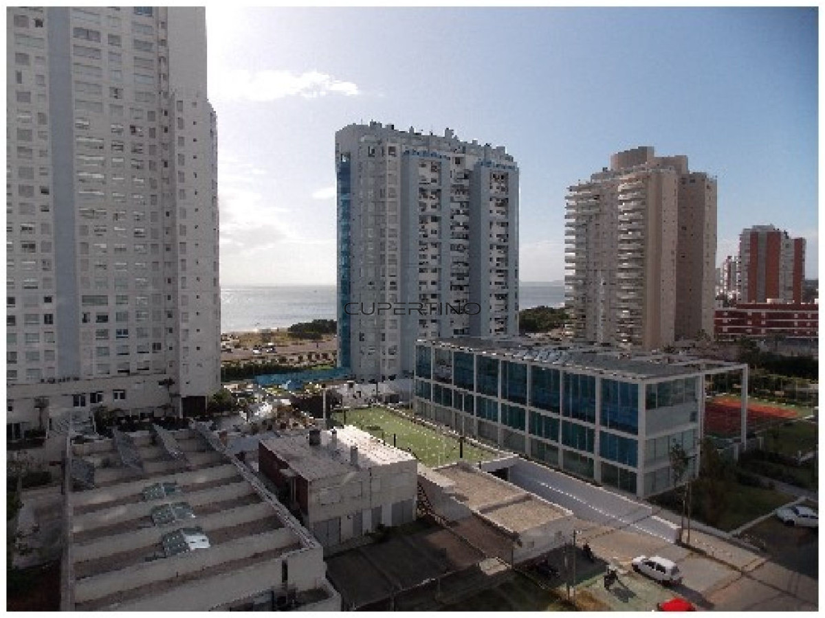 Apartamento ID.2241 - Edificio en playa mansa , Punta del Este! 