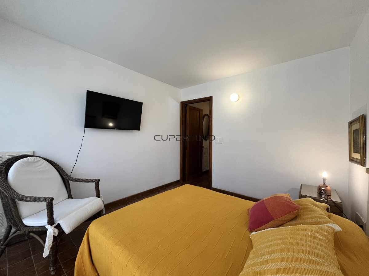 Apartamento ID.3702 - Apartamento de 3 dormitorios primera línea de la playa mansa. Edificio frente al mar