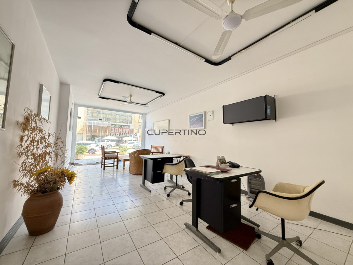 Local Comercial ID.2701 - Local en Punta del Este, Península