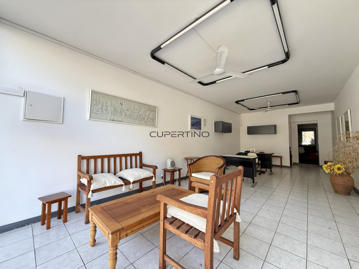 Local Comercial ID.2701 - Local en Punta del Este, Península