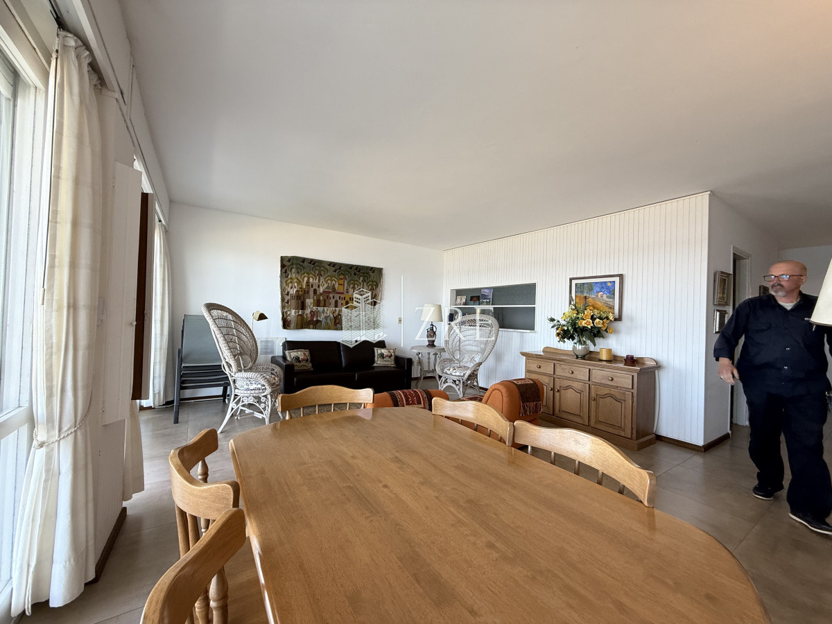 Apartamento ID.906 - Venta apartamento primera linea mansa, Punta del Este 