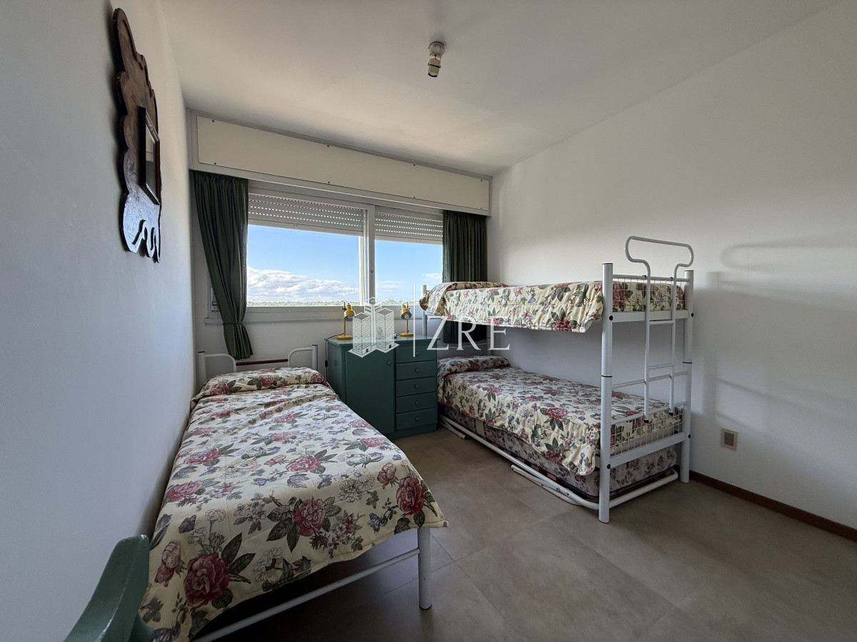 Apartamento ID.906 - Venta apartamento primera linea mansa, Punta del Este 