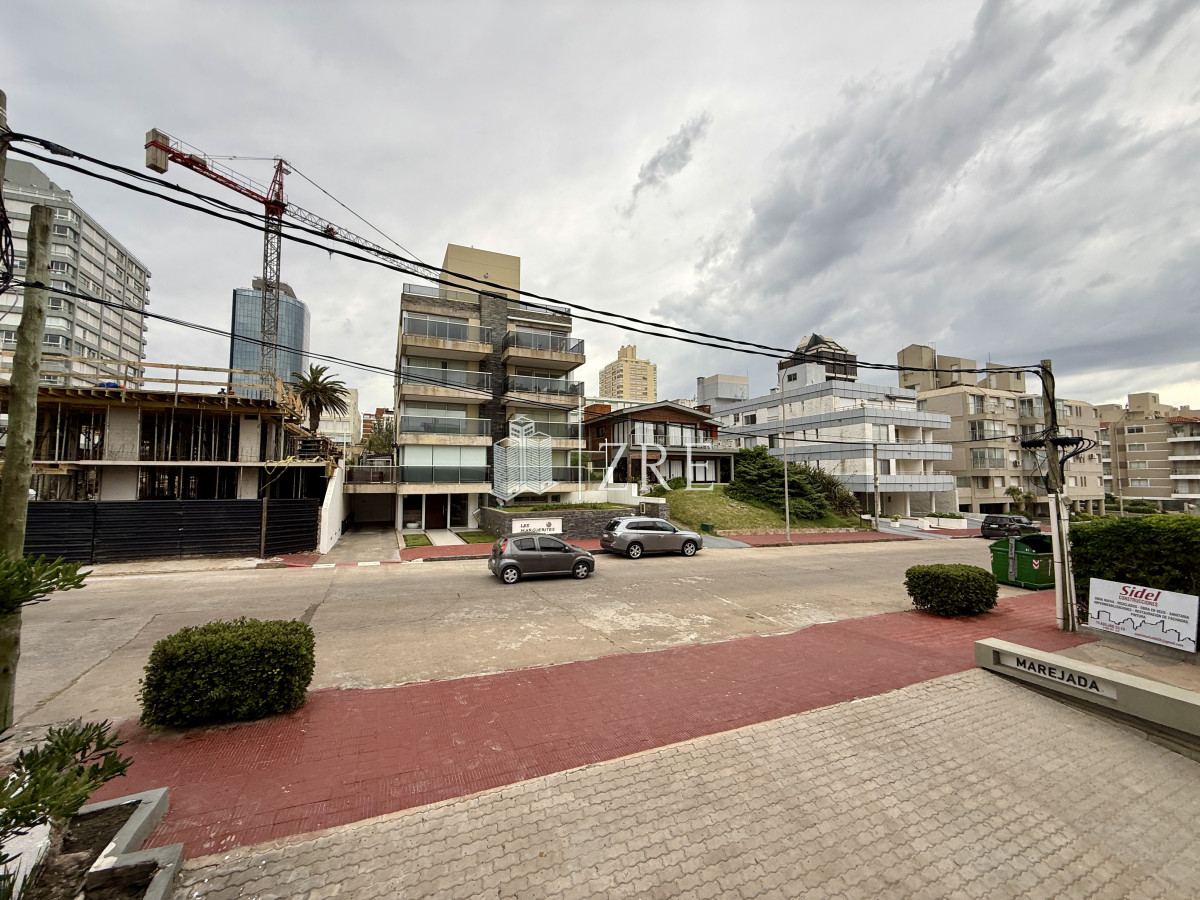 Apartamento ID.1033 - Venta apartamento 3 dormitorios en Península, Punta del Este