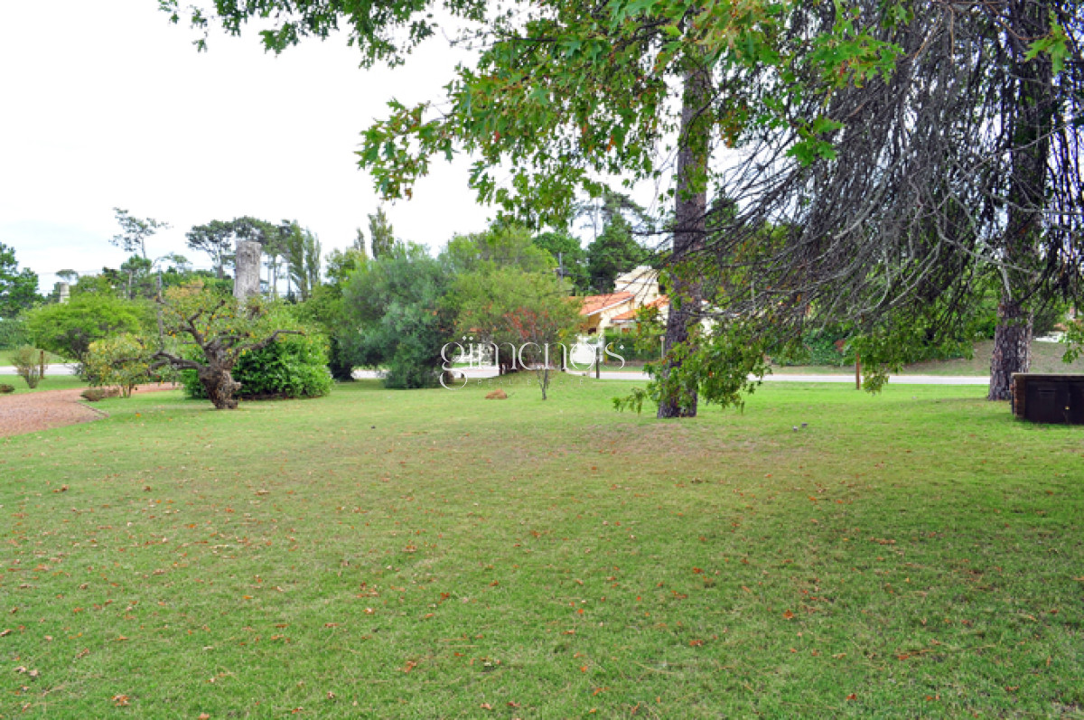 Casa ID.1011 - Venta de Casa 3 Dormitorios en Cantegril - Punta del Este 