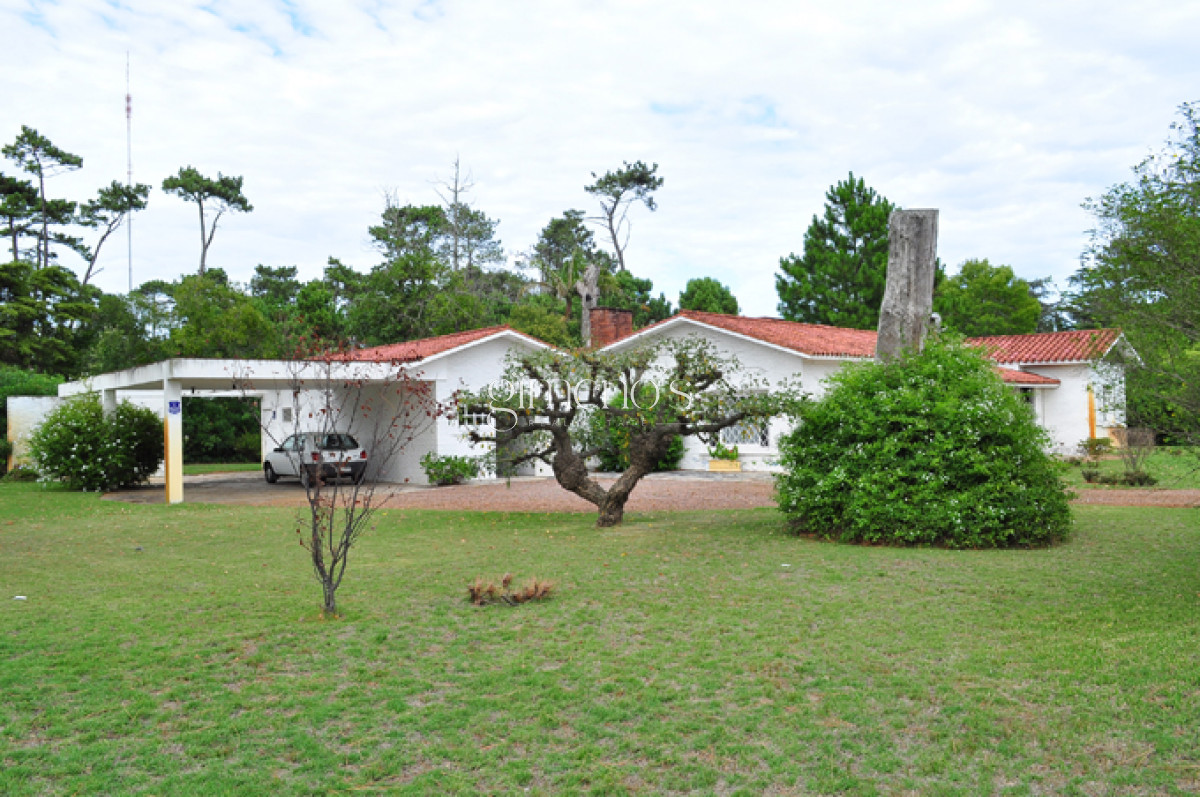 Casa ID.1011 - Venta de Casa 3 Dormitorios en Cantegril - Punta del Este 