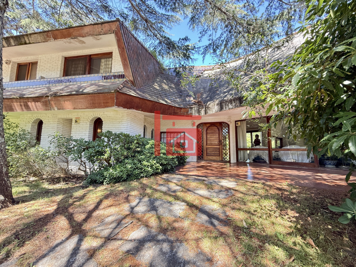 Casa ID.133 - Imponente chalet en venta sobre Av. del Mar  Exclusividad, confort y naturaleza