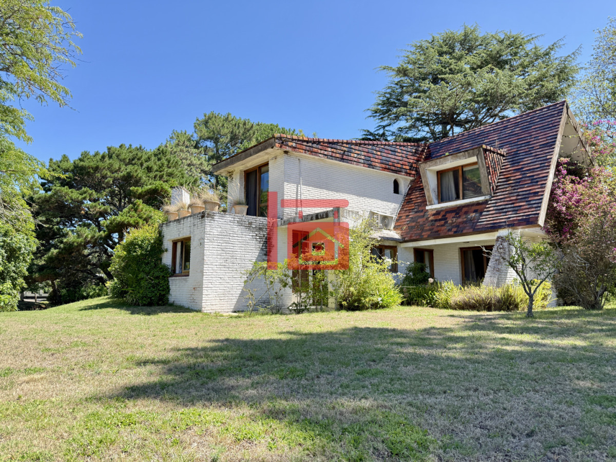 Casa ID.133 - Imponente chalet en venta sobre Av. del Mar  Exclusividad, confort y naturaleza