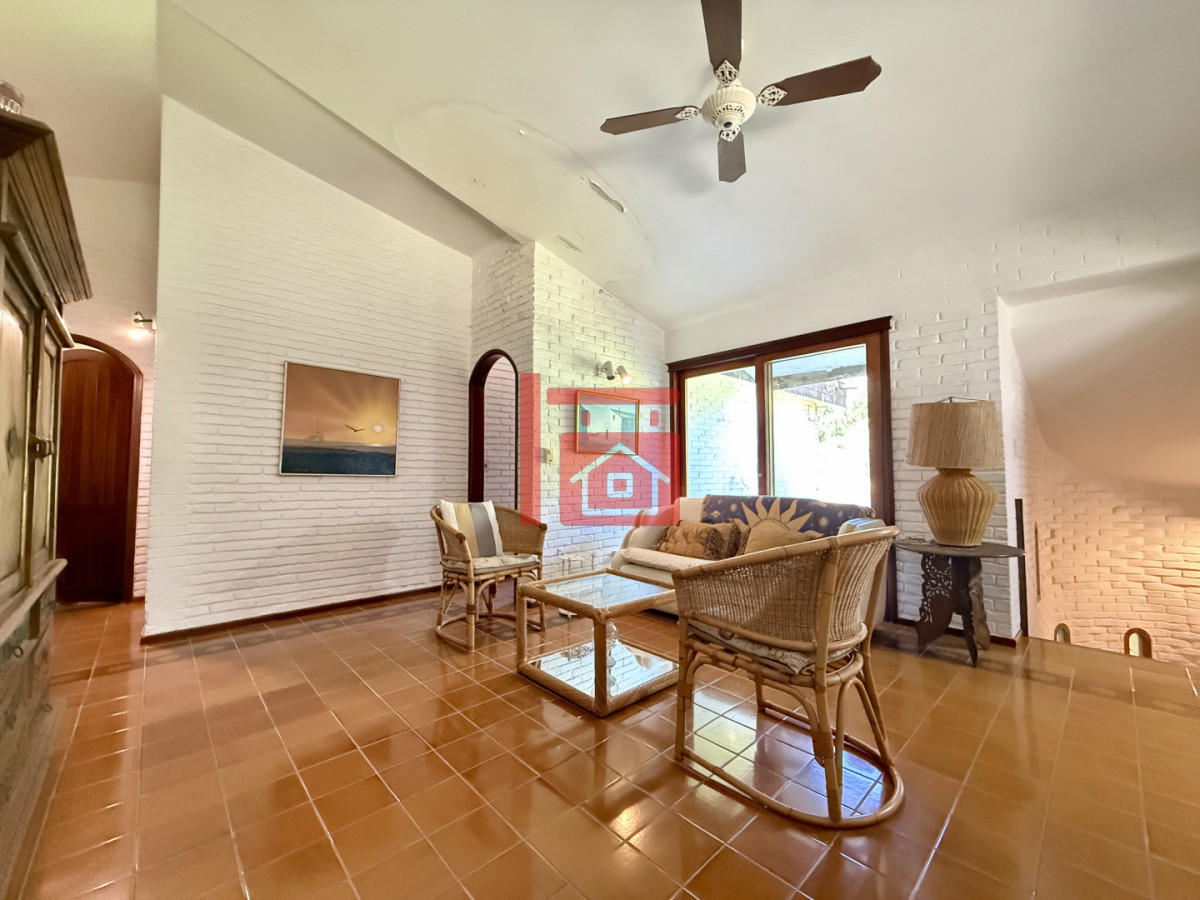 Casa ID.133 - Imponente chalet en venta sobre Av. del Mar  Exclusividad, confort y naturaleza
