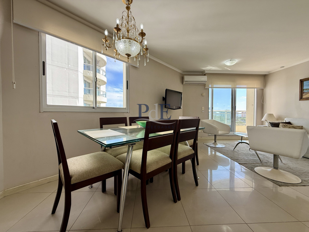 Roosevelt, Punta del Este Piso alto con Vista al Mar. 2 dormitorios.