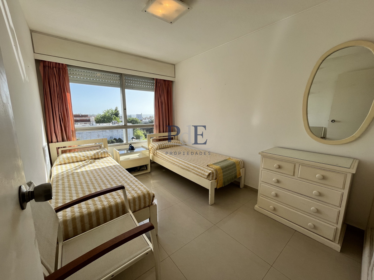 Apartamento en venta de 3 dormitorios con dependencia en Villa D’Este, Punta del Este - Imagen 21