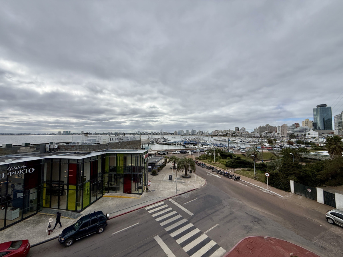 Apartamento en venta en Edificio Dársena frente al puerto de Punta del Este
