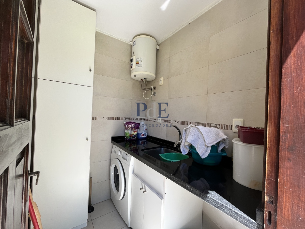 Residencia reciclada con 5 dorm y 5 baños. Piscina climatizada. Punta del Este. - Imagen 36