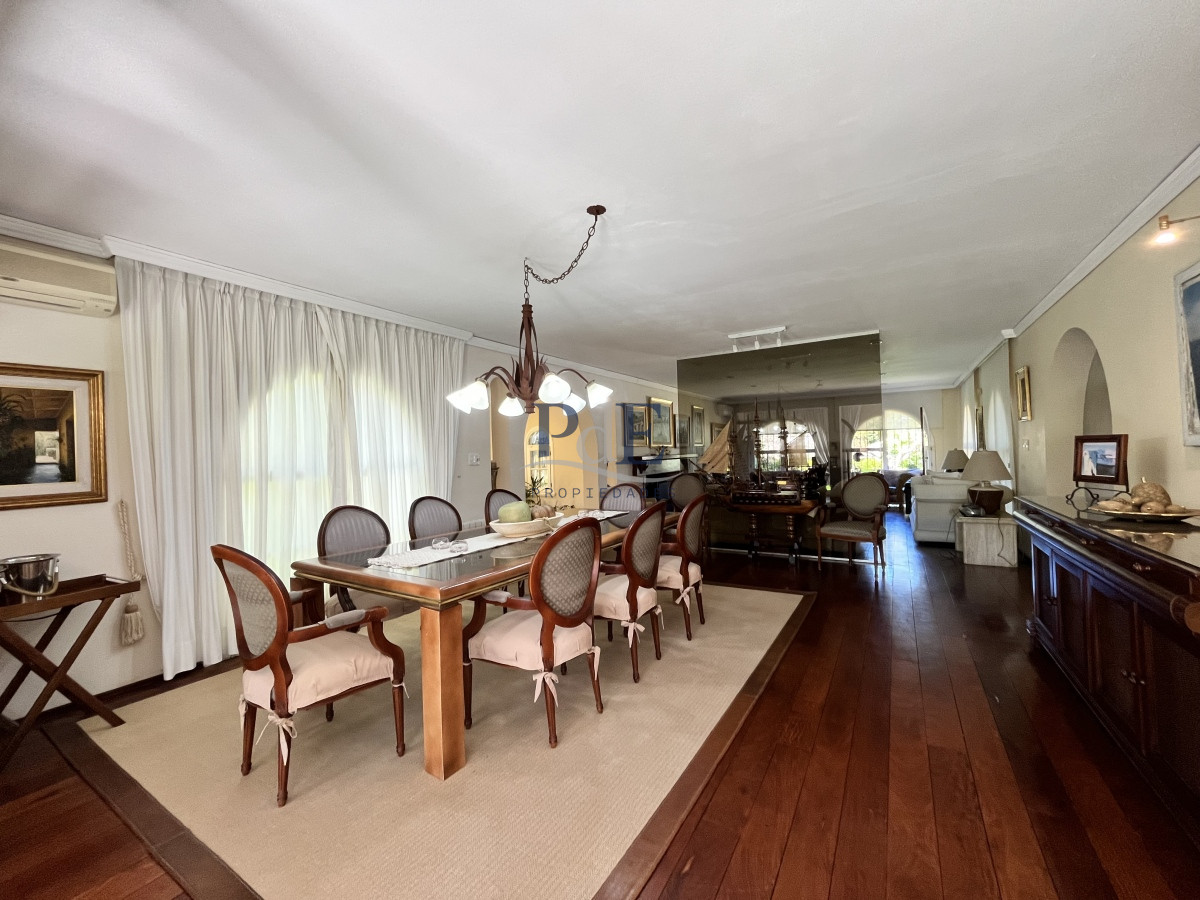 Residencia reciclada con 5 dorm y 5 baños. Piscina climatizada. Punta del Este. - Imagen 1