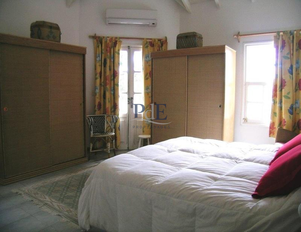 Casa en el centro de La Barra 4 dorm más servicio. A mts del Mar. - Imagen 83