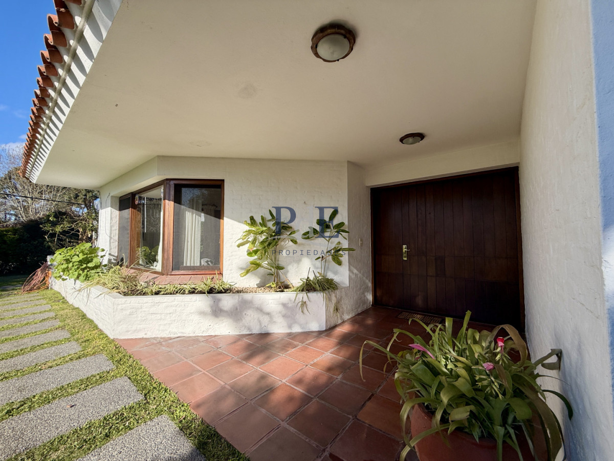 CASA EN VENTA - BARRIO CANTEGRIL, AV. CÓRDOVA - Imagen 1