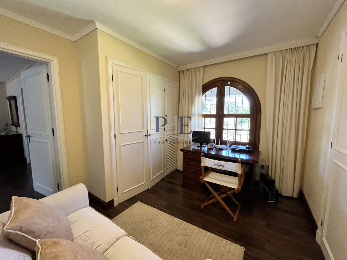 Residencia reciclada con 5 dorm y 5 baños. Piscina climatizada. Punta del Este. - Imagen 16