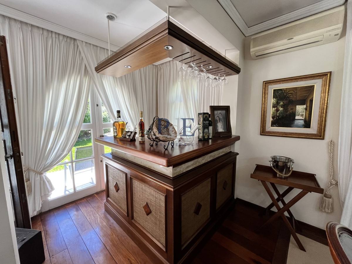 Residencia reciclada con 5 dorm y 5 baños. Piscina climatizada. Punta del Este. - Imagen 2