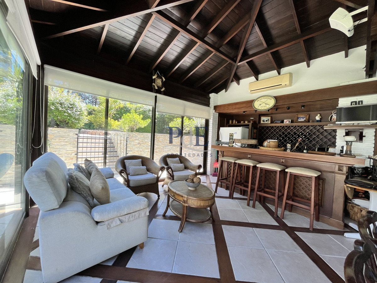 Residencia reciclada con 5 dorm y 5 baños. Piscina climatizada. Punta del Este. - Imagen 30
