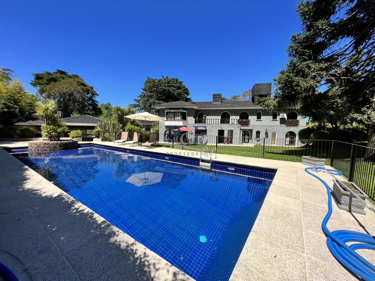 Residencia reciclada con 5 dorm y 5 baños. Piscina climatizada. Punta del Este. - Imagen 28