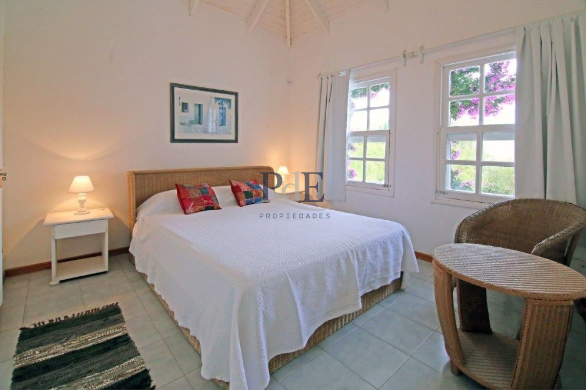 Casa en el centro de La Barra 4 dorm más servicio. A mts del Mar. - Imagen 65