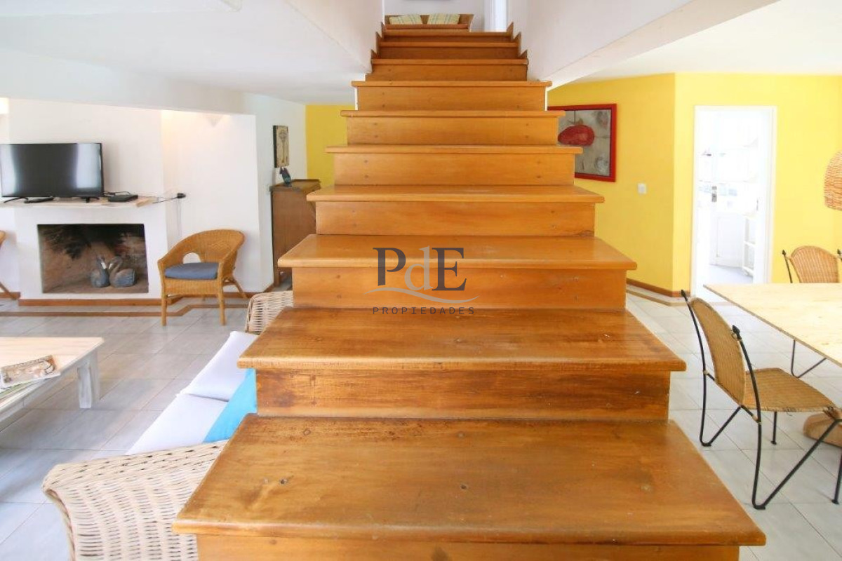 Casa en el centro de La Barra 4 dorm más servicio. A mts del Mar. - Imagen 7