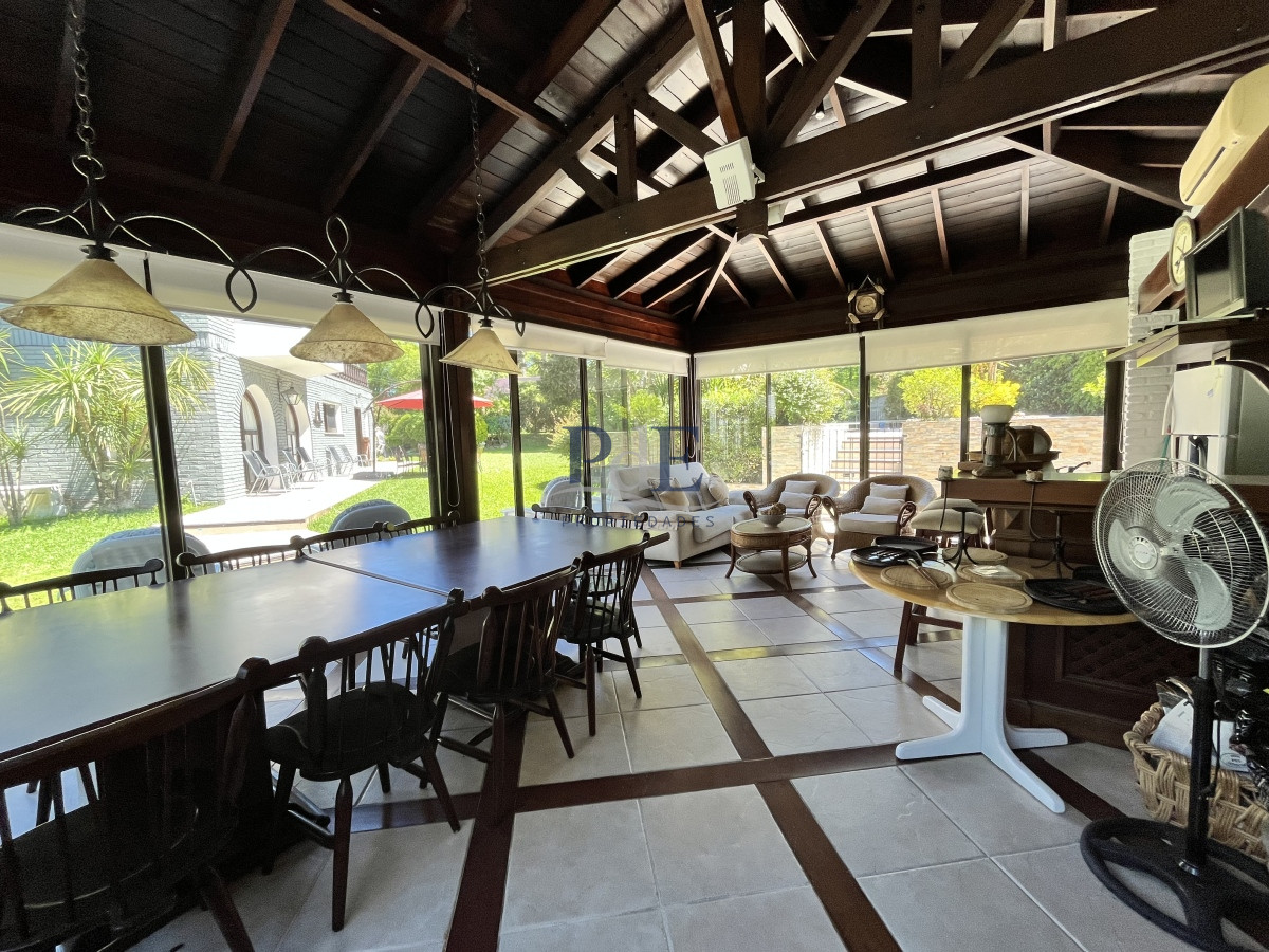 Residencia reciclada con 5 dorm y 5 baños. Piscina climatizada. Punta del Este. - Imagen 33