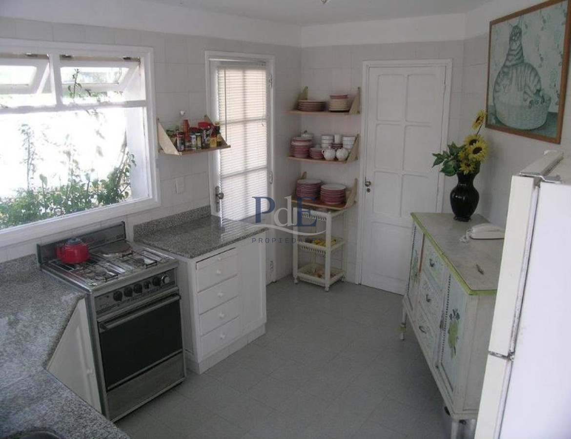 Casa en el centro de La Barra 4 dorm más servicio. A mts del Mar. - Imagen 79