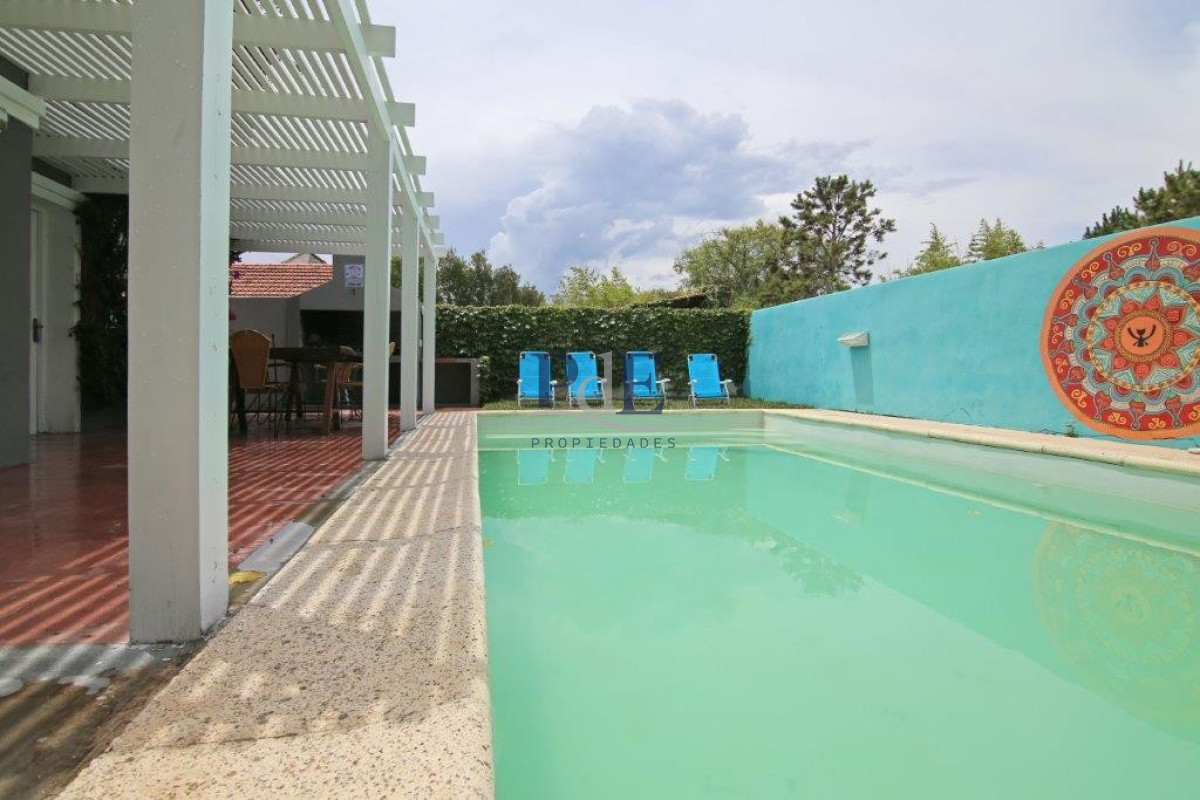 Casa en el centro de La Barra 4 dorm más servicio. A mts del Mar. - Imagen 15